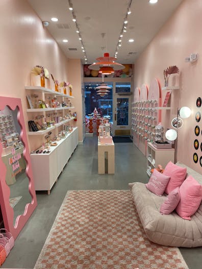 Charming Fillmore Street Pop Up Store in San Francisco - Image 3