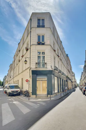 Beautiful Pop Up Boutique in Le Marais - Image 1