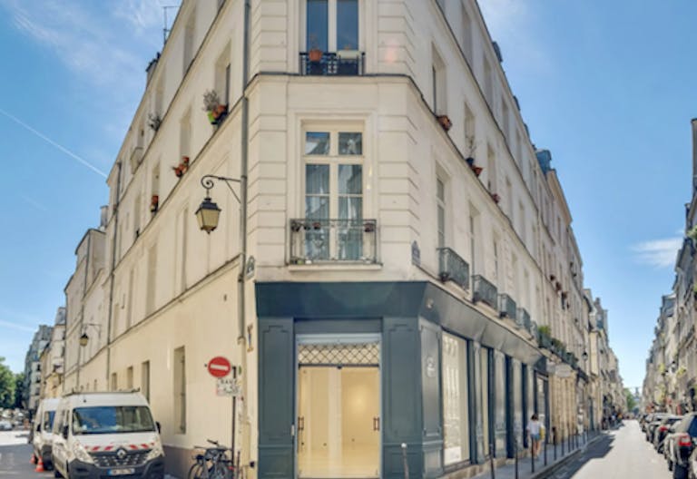 Beautiful Pop Up Boutique in Le Marais - Image 1