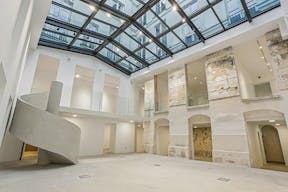 Espace showroom / �v�nement : verri�re, volume et design �pur� - Image 0