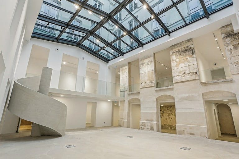 Espace showroom / �v�nement : verri�re, volume et design �pur� - Image 0