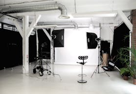 STUDIO PHOTO, RUE SERVAN, PARIS 11 - Image 1