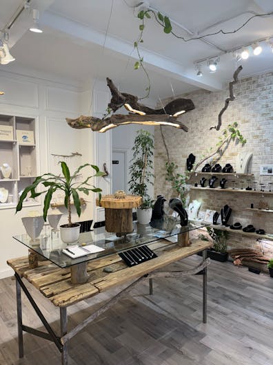 Charming Boutique Space in Upper West Side ? Nature-Inspired Artistry - Image 1