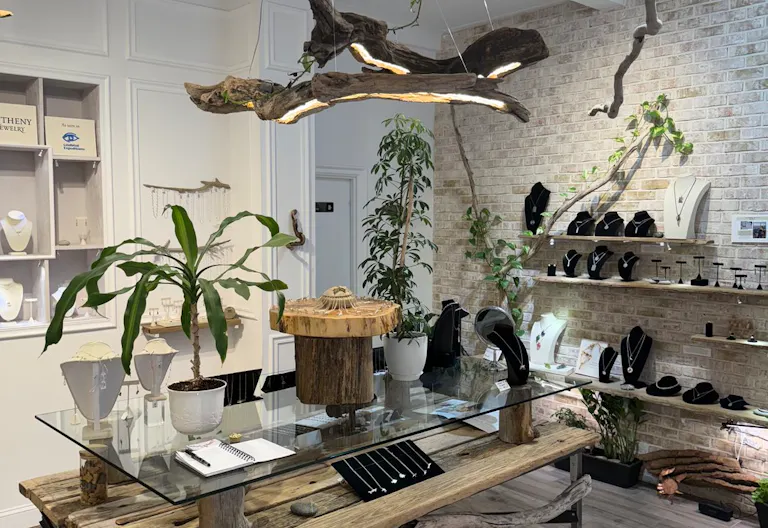 Charming Boutique Space in Upper West Side ? Nature-Inspired Artistry - Image 1