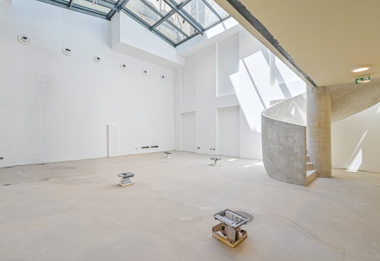 Magnifique espace sous verri�re � proximit� du Palais Royal - Image 4