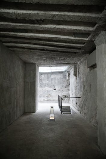 BRUTALIST SPACE IN MARAIS - Image 3