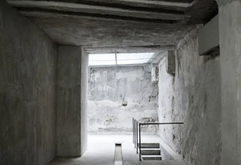 BRUTALIST SPACE IN MARAIS - Image 3
