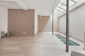 SHOWROOM EN FOND DE COUR - RUE SAINT HONORE - Image 1