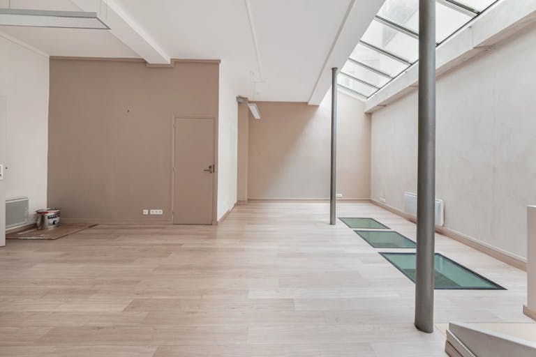 SHOWROOM EN FOND DE COUR - RUE SAINT HONORE - Image 1