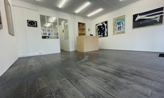 Spacious and bright Gallery Space - Image 9