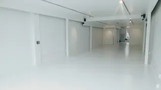 Gloss White Gallery Space on Fairfax Ave - Image 25