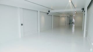 Gloss White Gallery Space on Fairfax Ave - Image 25