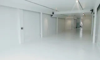 Gloss White Gallery Space on Fairfax Ave - Image 25