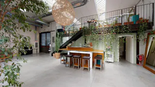 Raw Elegance: 300 sqm Industrial Open Space for Creative Projects, Showrooms and more.  - Image 3