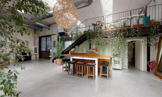 Raw Elegance: 300 sqm Industrial Open Space for Creative Projects, Showrooms and more. - Image 3