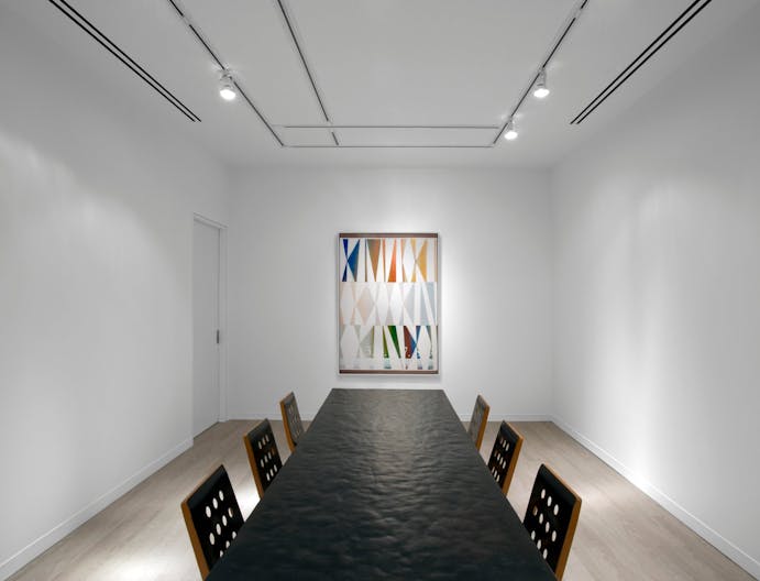 Sleek Viewing Room in Long Island City - Image 2