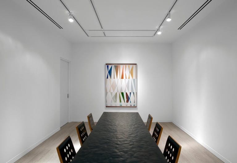 Sleek Viewing Room in Long Island City - Image 2