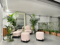 Raw Elegance: 300 sqm Industrial Open Space for Creative Projects, Showrooms and more.  - Image 12