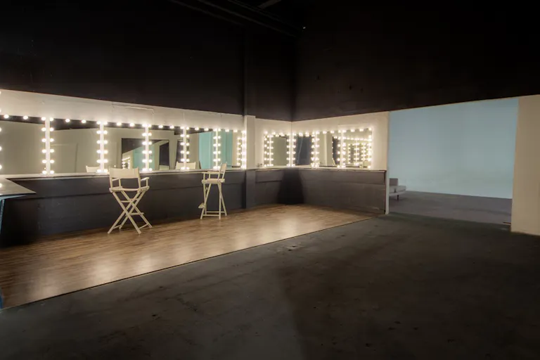 Huge Warehouse Studio in Central LA Washington Blvd with Parking - Image 2