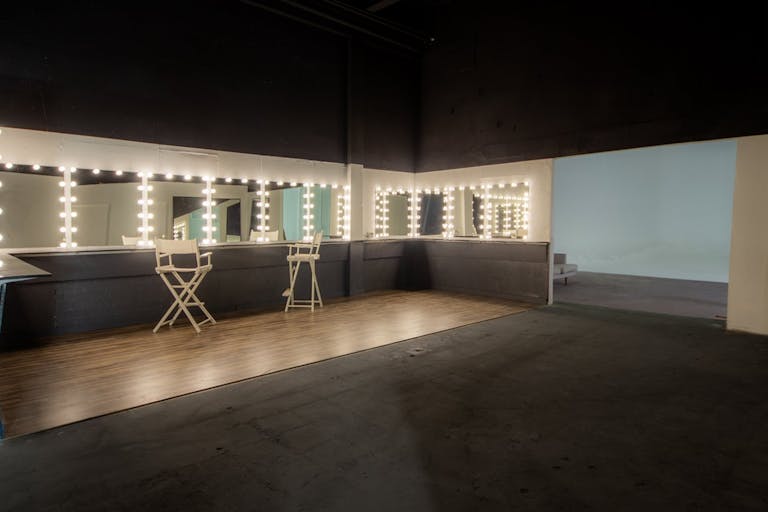 Huge Warehouse Studio in Central LA Washington Blvd with Parking - Image 2