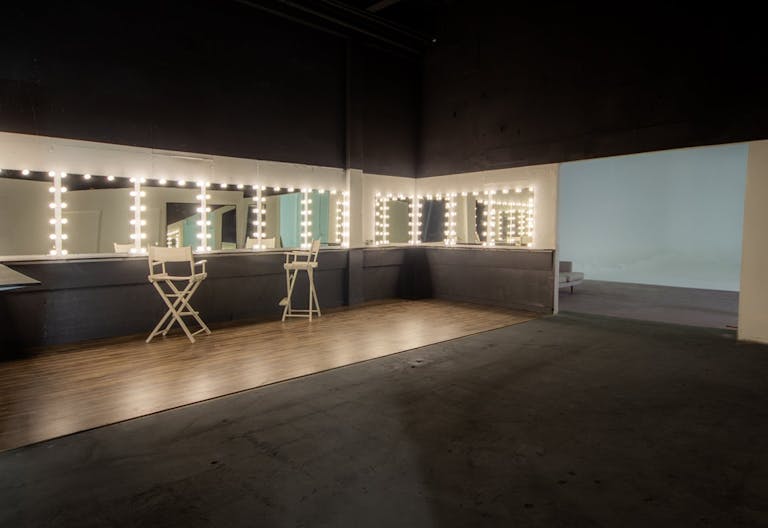 Huge Warehouse Studio in Central LA Washington Blvd with Parking - Image 2