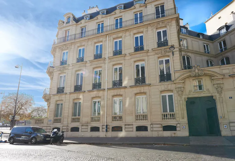 Apartment for Rent - Paris 8th Near Triangle d'Or - Ideal Showroom / Office - Image 1