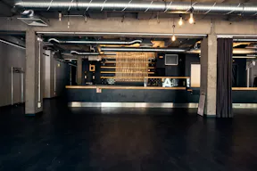 Large Retail & Experience Floor Near Alexanderplatz - Image 11