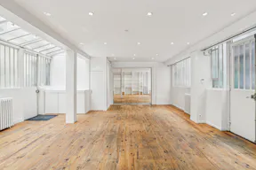 Un Showroom professionnel très lumineux au Carreau du Temple - Image 1