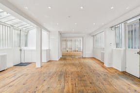 Un Showroom professionnel très lumineux au Carreau du Temple - Image 1