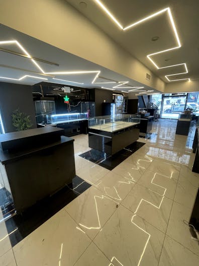 Seventh Ave Pop-Up Store - 1500 Sqft of Ground floor retail - Image 1