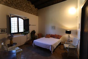 Rustic Sicilian olive farm & historic barn venue - Image 21