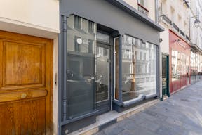 Stylish Le Marais Boutique - Image 8
