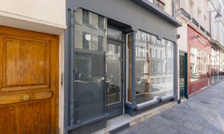 Stylish Le Marais Boutique - Image 8