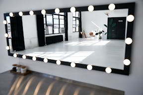 Bright day light Studio - Image 7