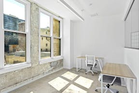 NATURAL LIGHT LOFT | DTLA SKYLINE VIEW | PRIVATE HAIR, MAKEUP AND VANITY SPACE - Image 7