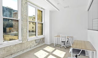 NATURAL LIGHT LOFT | DTLA SKYLINE VIEW | PRIVATE HAIR, MAKEUP AND VANITY SPACE - Image 7