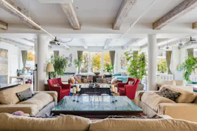 Amazing Showroom Space - Image 0