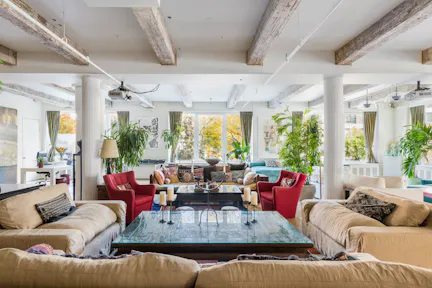 Amazing Showroom Space - Image 0