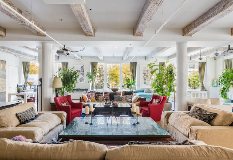 Amazing Showroom Space - Image 0