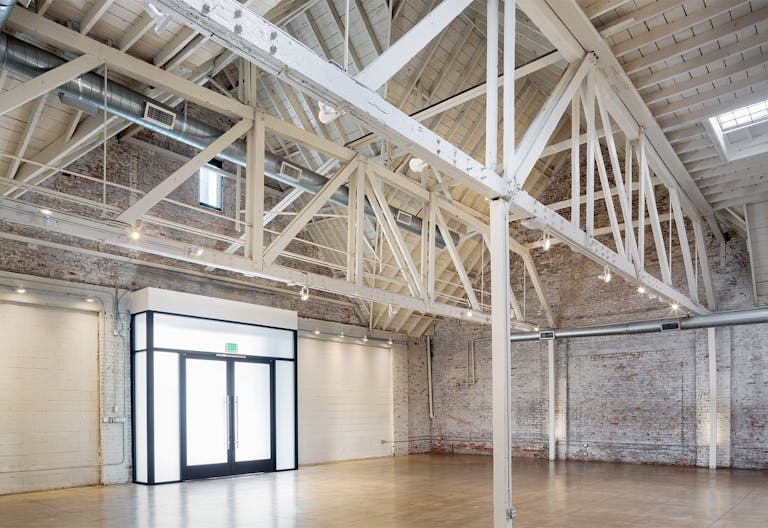 Beautiful Warehouse in South Park - Image 3