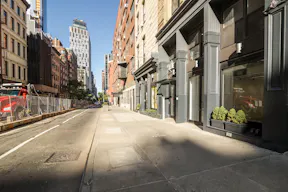 Beautiful White Box in Tribeca - Image 9