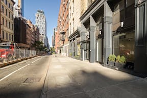 Beautiful White Box in Tribeca - Image 9