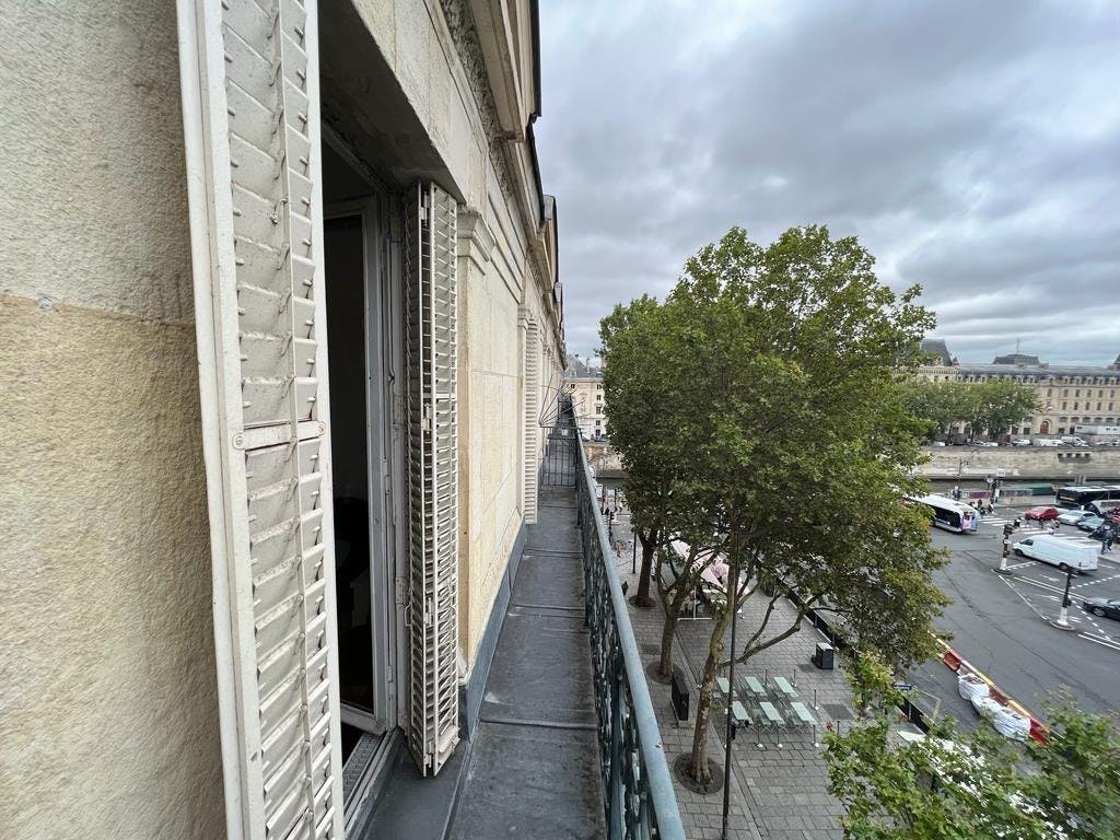 74 sqm Multipurpose Office Apartment at 4 Place Saint-Michel