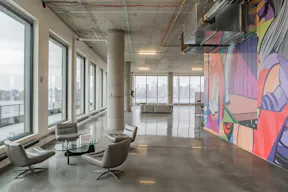 Amazing Showroom in Williamsburg - Image 2