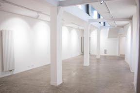 Beautiful Le Marais Showroom - Image 1