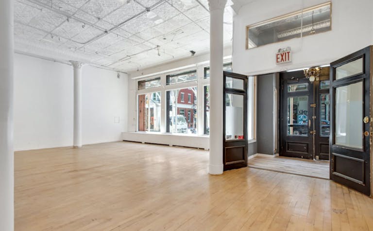 SoHo Showroom with Stunning Display Windows - Image 3