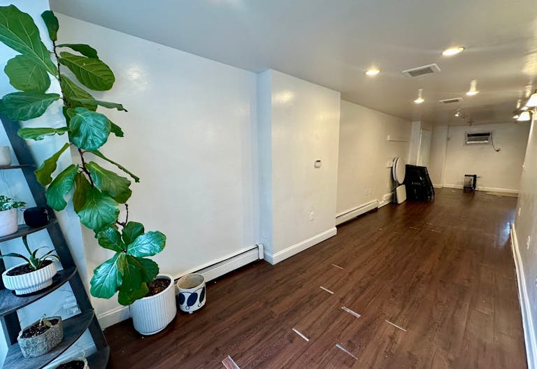 Quaint Central Harlem Space Ideal for Pop-Ups, Events, & Creative Use - Image 2