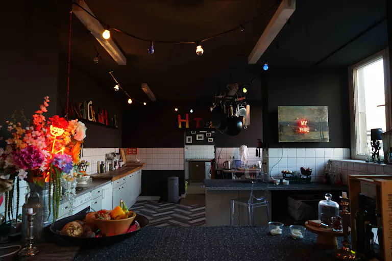 Neon Art Studio - Image 4