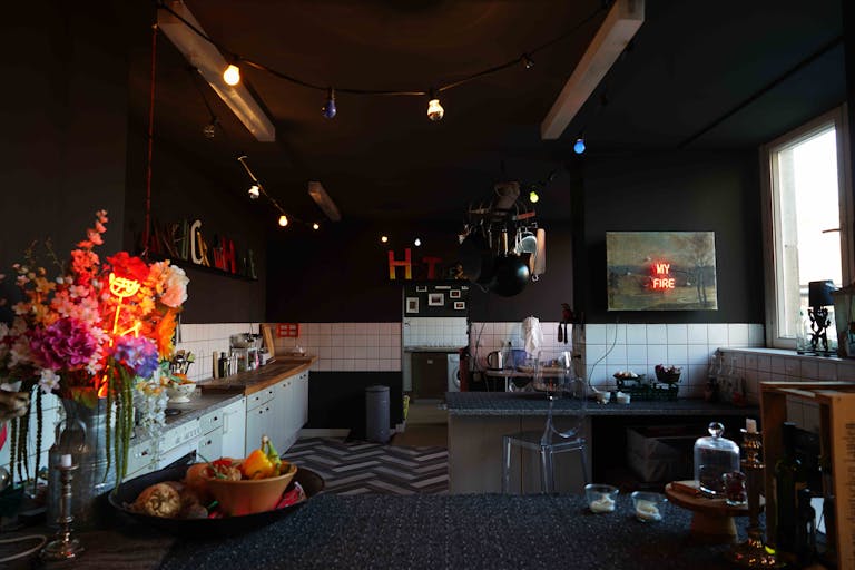 Neon Art Studio - Image 4