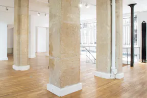 Large Fashion Showroom Rue des Minimes - Image 7